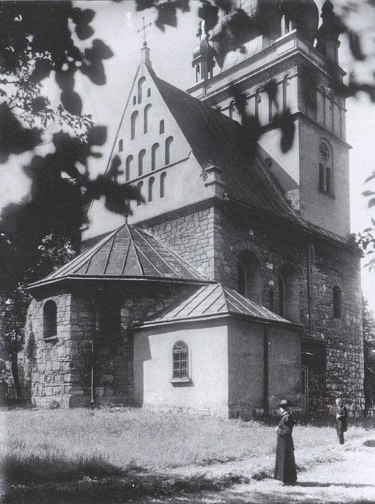 На подвір’ї церкви святої Параскеви П’ятниці, 1920-ті