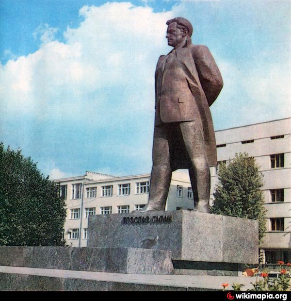 Пам’ятник Ярославові Галану