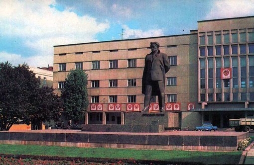 Пам’ятник Ярославові Галану