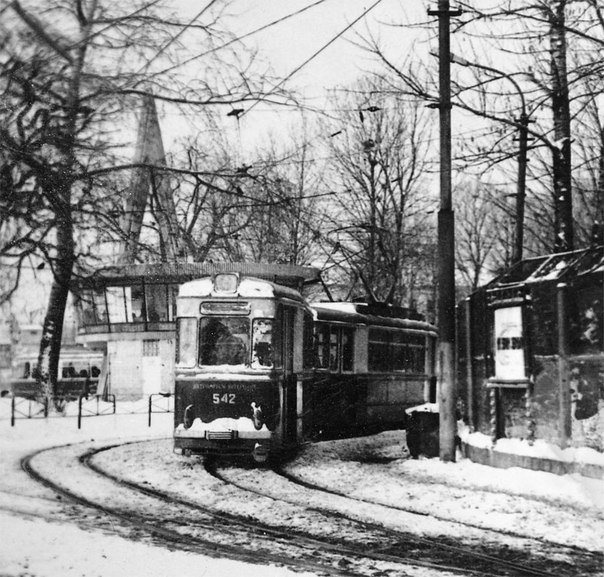 Трамвай біля головного залізничного вокзалу(1970-ті)