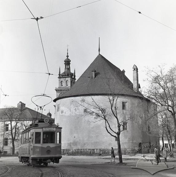 Трамвай за Пороховою вежею на маршруті до Високого замку (1910-ті)
