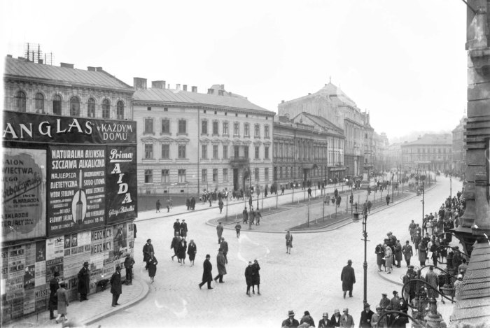 Вигляд на проспект Т. Г. Шевченка зі сторони готелю “Жорж”