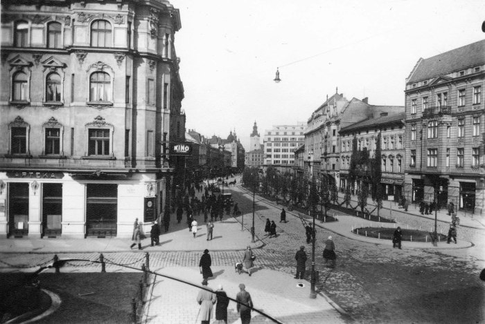 Вигляд на проспект Т. Г. Шевченка зі сторони пам’ятника М. Грушевському