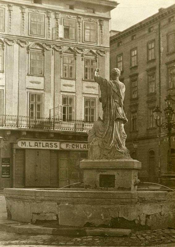 «Атляс» – найпопулярніша кнайпа Львова наприкінці ХІХ – на початку ХХ століття. Розташовувалася вона на площі Ринок, 45.