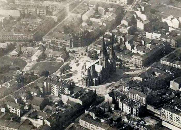 Базар Грьодлів у Львові ( ліворуч від костелу св.Ельжбети ), фото до 1939 року.