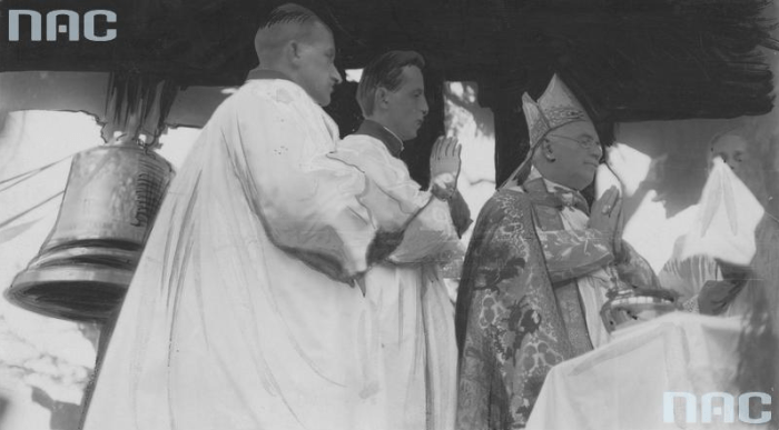 Освячення дзвонів у костелі митрополитом львівським, архієпископом РКЦ Болеславом Твардовським, 1932