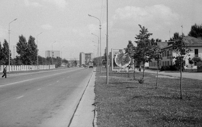 Початок вулиці Артема, попереду – вулиця Стрийська.