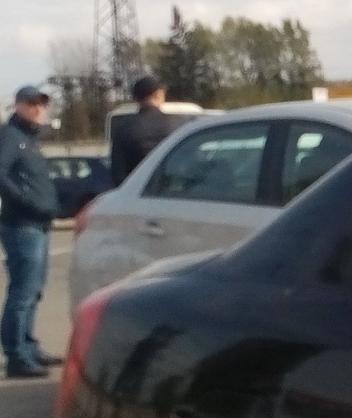 У Львові молодики на Passatі сканують сигналізації авто
