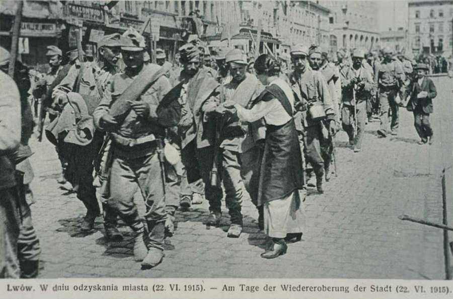 Частини 2 – ої австро – угорської армії на вулицях міста, зустріч мешканцями, 22.06.1915 р.