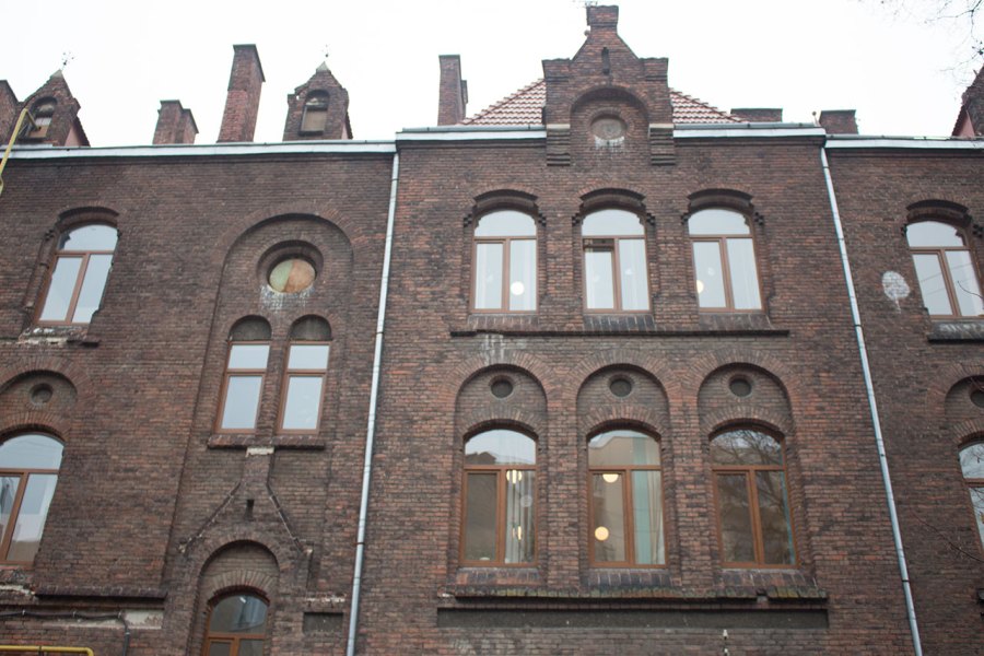 Фасад давньої школи Марії Магдалини у Львові. 2015 рік
