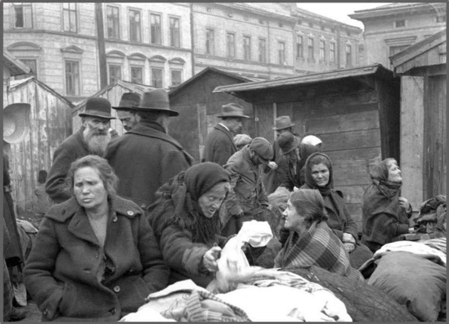 На торговиці при площі Зерновій ( нин. тер. готелю ” Львів “), 1930 – ті рр.