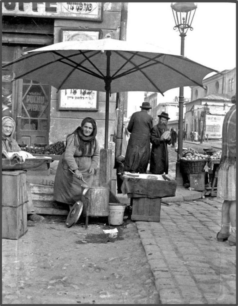 Продаж кукурудзи на розі нин. вул. Сянська, Лазенна ), 1930 – ті рр.