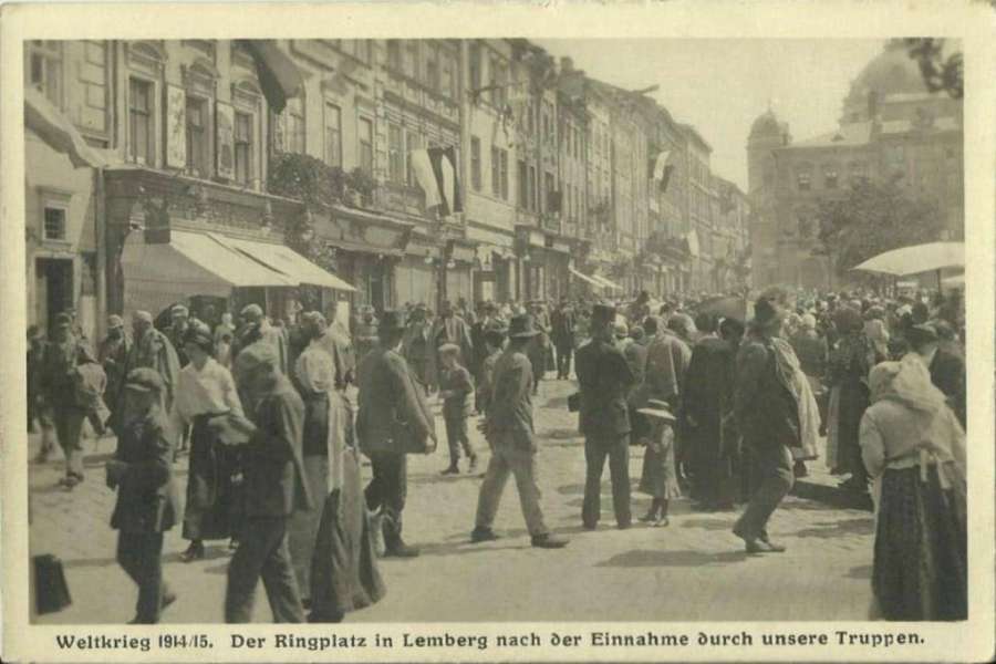 Солдати і мешканці Львова на пл. Ринок, 22.06.1915 р.