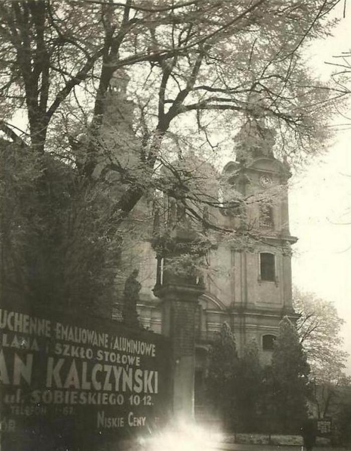 Стовп Сикстів і костел Св. Марії Магдалени, фото 30 – х років XX століття
