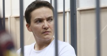 Надія Савченко за гратами в суді