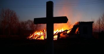 церква горить пожежа в церкві