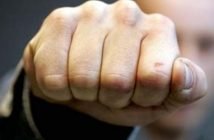 напад удар побиття