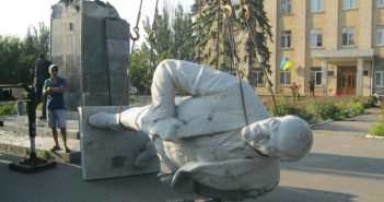 Демонтаж пам_ятника Леніну в м. Генічеськ