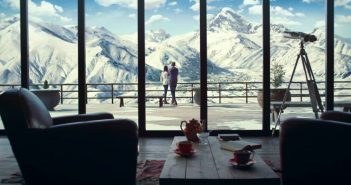 Вид на одну з найвищих вершин Кавказу - Казбек.