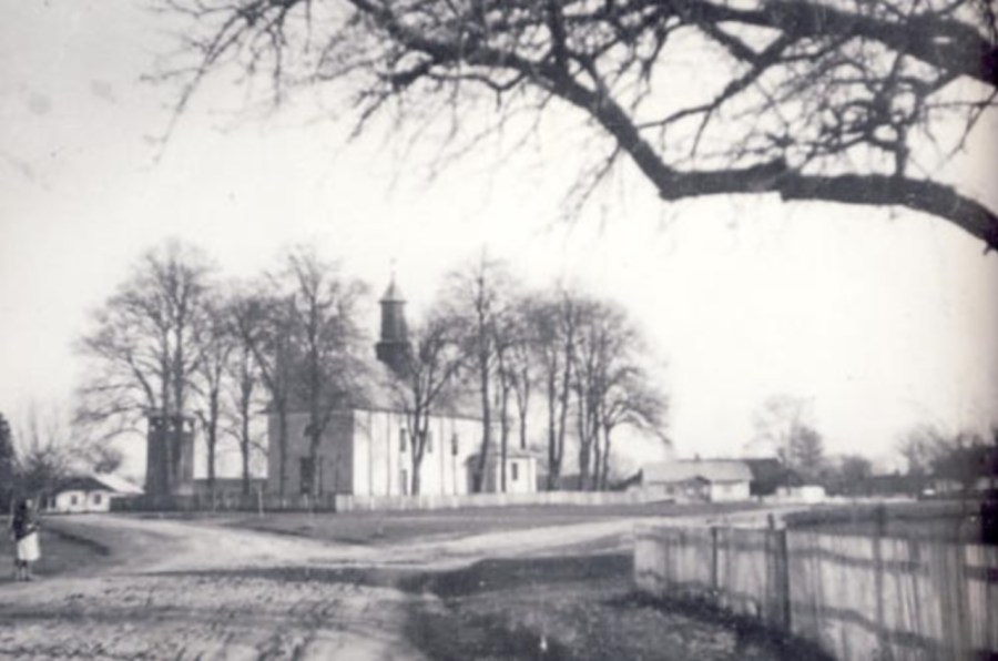 Церква Св. Себастіана та Фабіана в с. Рівне (Кьонігсау) збудована 1846 року. Фото 1989 року