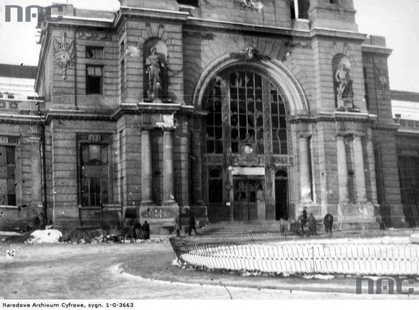 Так виглядав вокзал у 1918 році, після польсько-українських зіткнень