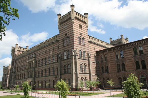 Велична будівля Львівського університету безпеки життєдіяльності схожа на замок