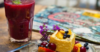 «Щось цікаве», площа Ринок, 13