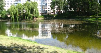 Краєвид на “Алтайських” (парк "Піскові озера") озерах у Львові. Фото наших днів