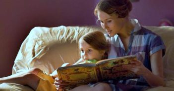 Чому батькам корисно читати казки на ніч своїм дітям