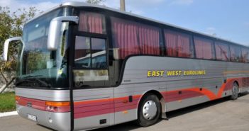 Один з автобусів АТП-14631, яке працює на ринку міжнародних пасажирських перевезень під брендом «East West Eurolines»