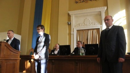 Заступники міського голови (зліва направо, стоять) Віктор Пушкарьов, Андрій Москаленко, Ростислав Дацків