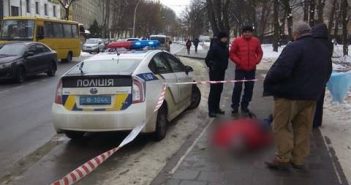 У Львові чоловік впав на тротуарі і помер