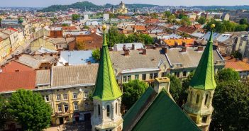 Вид з оглядового майданчика Церкви святих Ольги та Єлизавети