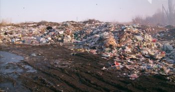 # Новини На Полтавщині знову засмерділо львівським сміттям