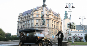 У Львові хочуть запустити екскурсії на раритетних електромобілях. Фото