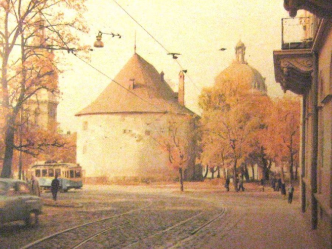 Трамвай за Пороховою вежею на маршруті до Високого замку (1910-ті)