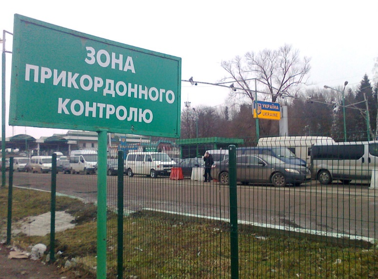 На Львівщині працівники військкоматів на кордоні вручатимуть повістки призовникам