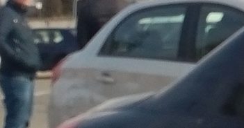 У Львові молодики на Passatі сканують сигналізації авто