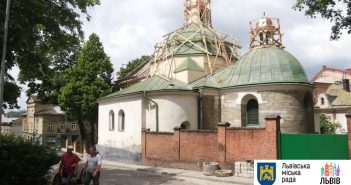 церква св. Миколая (вул. Б.Хмельницького,28).