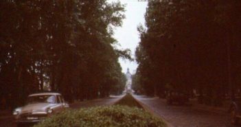 Озеленення вулиць і сповільнення автомобільного руху дозволяє оточити центр зеленим кільцем і зв’язати його з вокзалом пішохідним маршрутом.