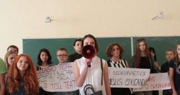 фото Павла Паламарчука Студенти філологічного факультету під час акції протесту 27 червня