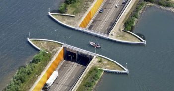 У Голландії побудували водний міст, який ламає всі закони фізики