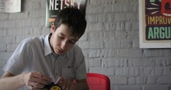 Школяр з Сихівської гімназії у Львові створив англомовного робота-гіда