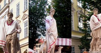 день незалежності львівські статуї у вишиванках