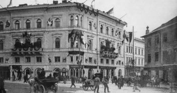 Фрагмент попередньої споруди готелю ” Жорж ” праворуч, фото кінця XIX ст.