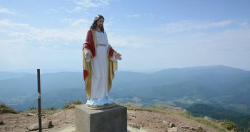 статуя Ісуса Христа на горі Пікуй у Турківському районі