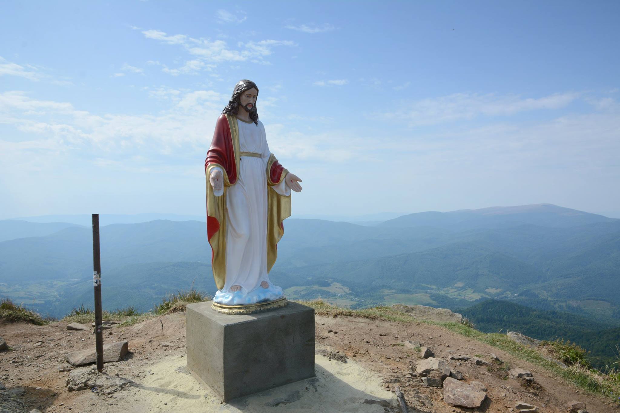 статуя Ісуса Христа на горі Пікуй у Турківському районі