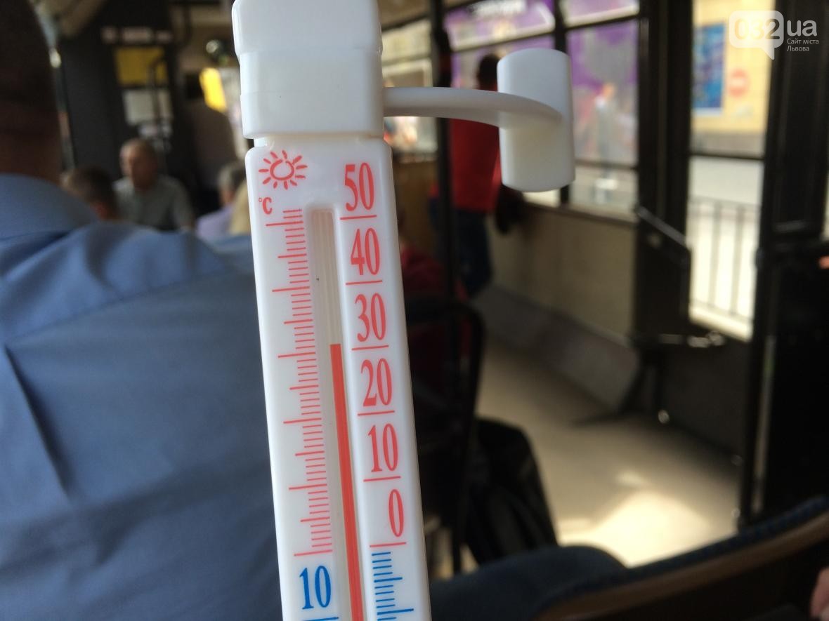 Температура в салонах львівських маршруток сягає 37°C і навіть вище