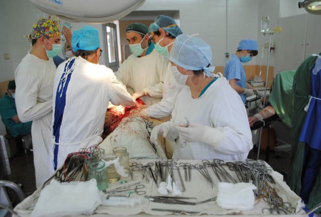 Львівські хірурги видалили жінці пухлину вагою 7 кг
