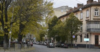 Львівяни вимагають очистити вулицю Князя Романа і площу Галицьку від навали припаркованих авто